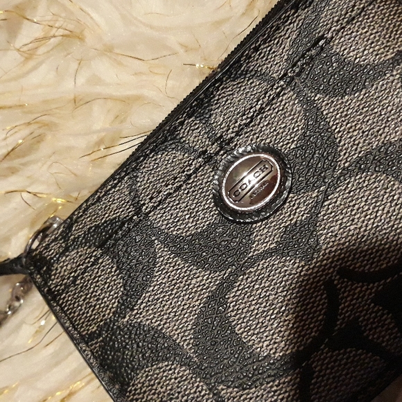 Coach black and grey authentic leather coin purse/wristlet - Picture 5 of 9